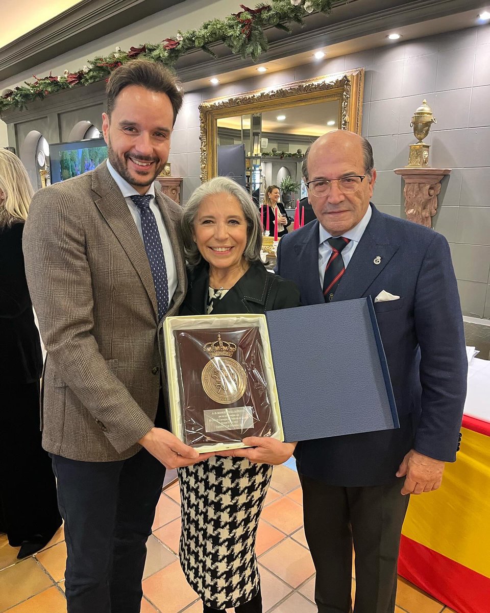 Gracias al Club de Carruajes de Tradición de Córdoba por el reconocimiento que me han otorgado, especialmente a su presidenta, María Antonia, y a Rafael,  siempre dispuestos colaborar con el sector ecuestre, fomentando la afición al enganche de tradición en Córdoba.