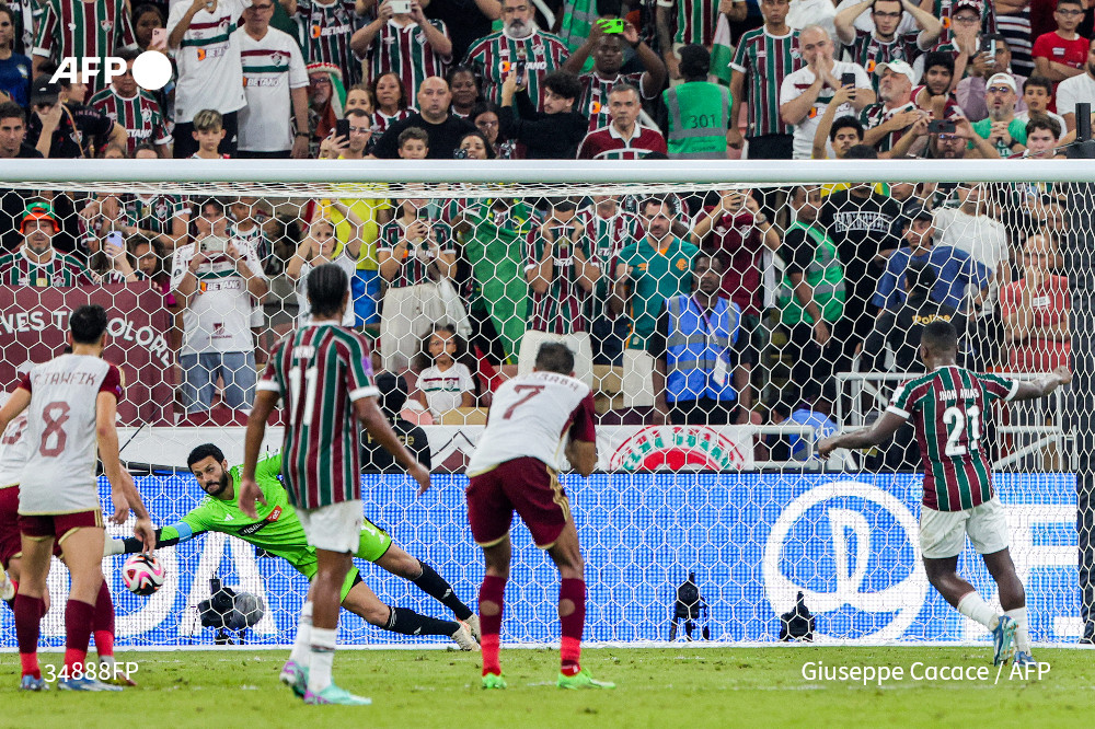 Fluminense advanced to the Club World Cup final after two goals in the final 20 minutes proved enough to beat a spirited Al Ahly, 2-0, in Jeddah. u.afp.com/55Vw #AFPSports #ClubWC