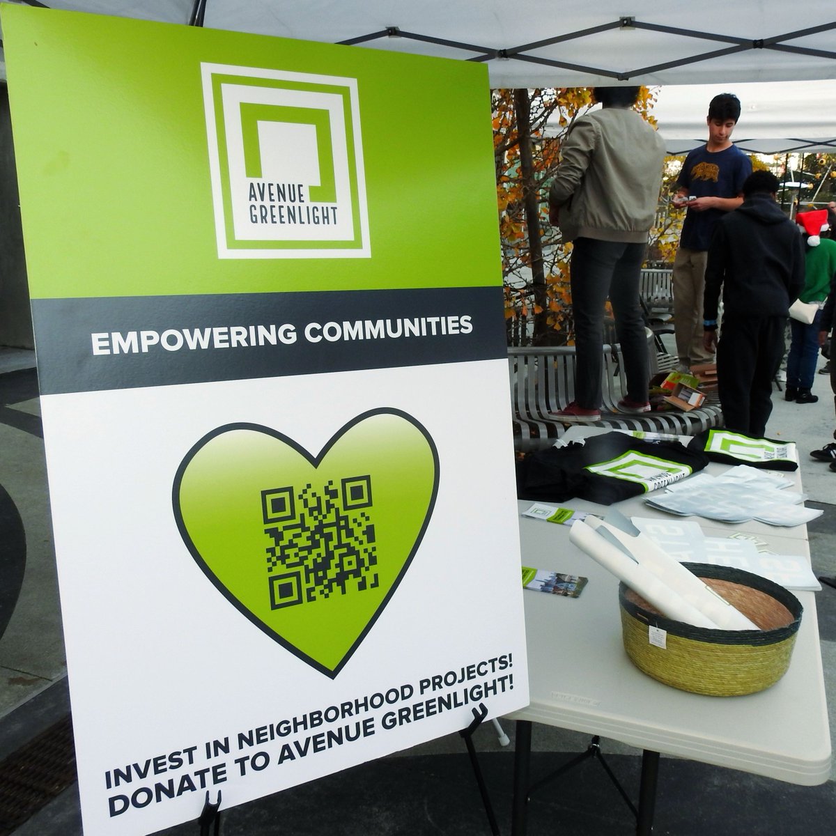 Donate to Avenue Greenlight! We are so proud to offer funds to local leaders to put up lighting and murals, create community events, and so much more! ⁠
⁠
Find out more here: avenuegreenlightsf.org⁠
⁠