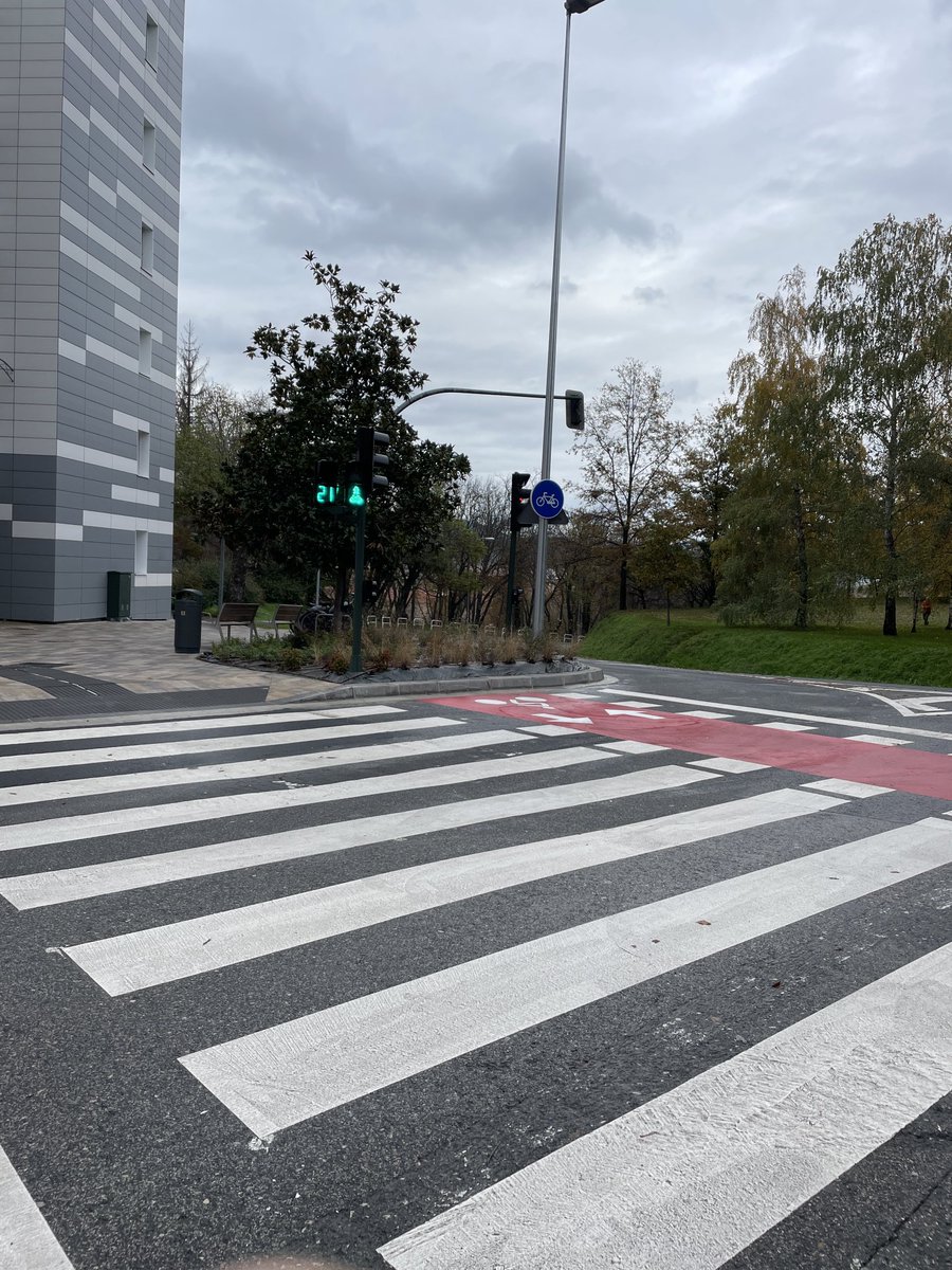 Esta maravilla de cruce ciclista?? ⁦

<a href="/Pamplona_ayto/">Ayuntamiento de Pamplona</a>⁩ ⁦@010_Pamplona⁩ ⁦@PamplonaIrunaPM⁩ ⁦<a href="/irucriticycling/">Iruñeko Critical Cycling</a>⁩ 
⁦<a href="/EnekOraintxe/">Eneko Oraintxe</a>⁩ 
⁦<a href="/EnBiciIruna/">en bici ya habrías llegado - Pamplona-Iruña</a>⁩