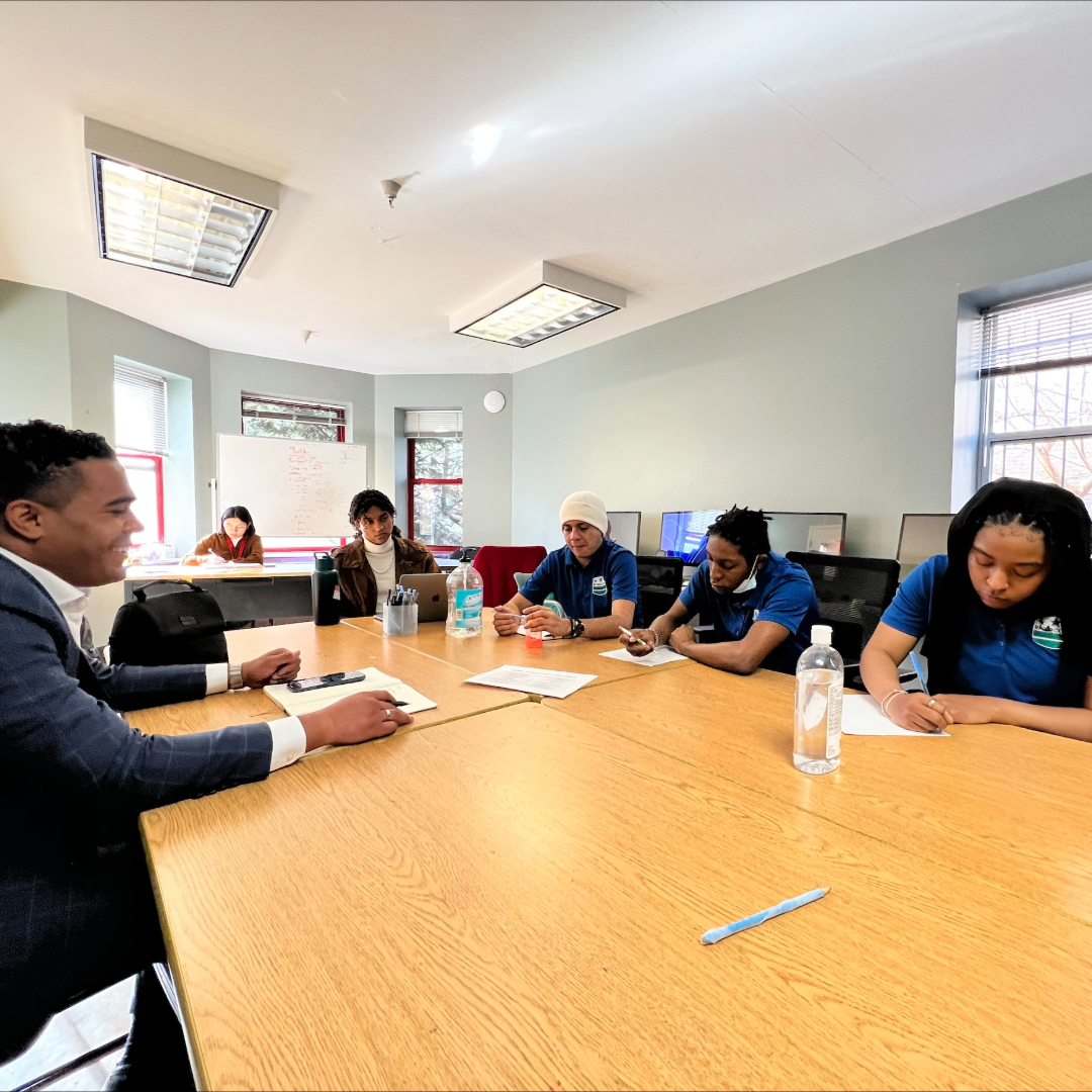 We love seeing  our youth learn about new resources to help them grow professionally! 🙌📚 A huge thank you to one of our board members, Jaliel Amador, for presenting to our RiverCorps members about LinkedIn. #SupportingYouth #YouthEmpowerment