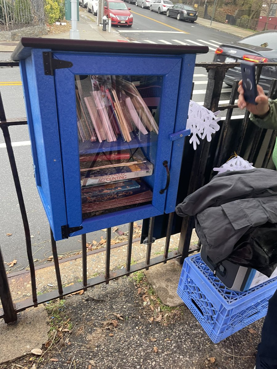 Thank you to everyone that made our 12/17 Winter Festival on the North Shore Esplanade so special! @PfPNYC @GambonVeronica Robert Perkins @kamillahmhanks PO Dimola and @NYPDstatenIslnd @KamillahMHanks @LtlFreeLibrary and all the participants! #onstatenisland