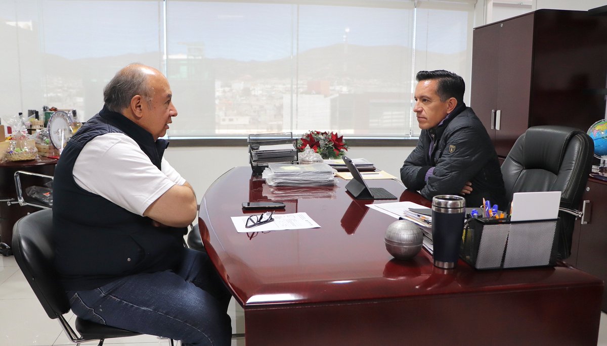 Sedeco_Hgo's tweet photo. Cerramos el año con reuniones estratégicas de trabajo donde los titulares de las diferentes áreas de esta Secretaría rinden importantes resultados y vislumbran grandes proyectos para el próximo 2024.

#HidalgoSeráPotencia https://t.co/5EmQ3MF0XQ