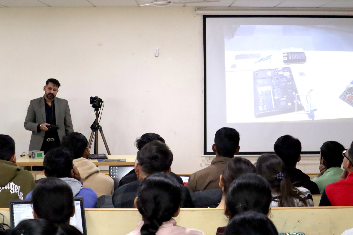 GnaUniversity's tweet image. #GNAUniversity School of #ComputationalScience organized an exhilarating #PCAssembly and #TroubleshootingWorkshop, where students unravel the mysteries behind the machines that power our digital world!
#highereducation #educationsector #learningexperience #technical  #hardware
