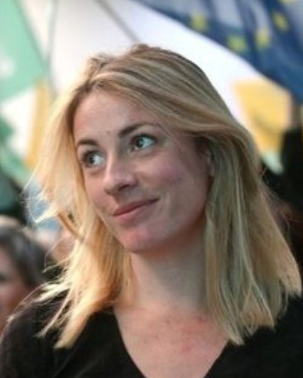 gauchecaca's tweet photo. La députée EELV Marie Pochon veut inviter des jeunes du quartier de la Monnaie à l'Assemblée nationale car " ils sont la France".
Serait ce une façon de mettre ces jeunes gens au vert? Parce que j'aurais plutôt pensé à Clipperton ou aux Kerguelen... https://t.co/w7T26LKgqr