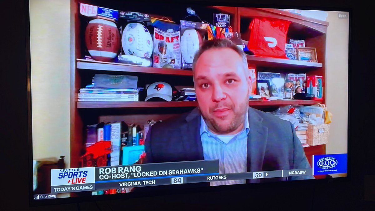 Just catching up on Seattle Sports Live(@fox13seattle ) from last night..@RobRang from @Locked_Seahawks has the @BCLions nicely displayed in the background! Love it!