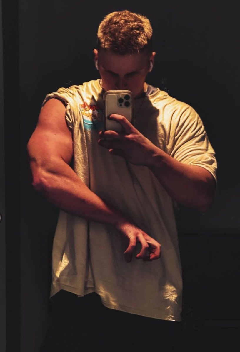 masterlonely22's tweet photo. I spent a few months exercising my body, now I'm back. 

I want to reach 1k before the end of the year. 
Dm open, come serve 

#cashmaster #findom #slave #cashslave #domination #alphagod #alphamuscle #cashfag #cashpig https://t.co/mviYcycVyL