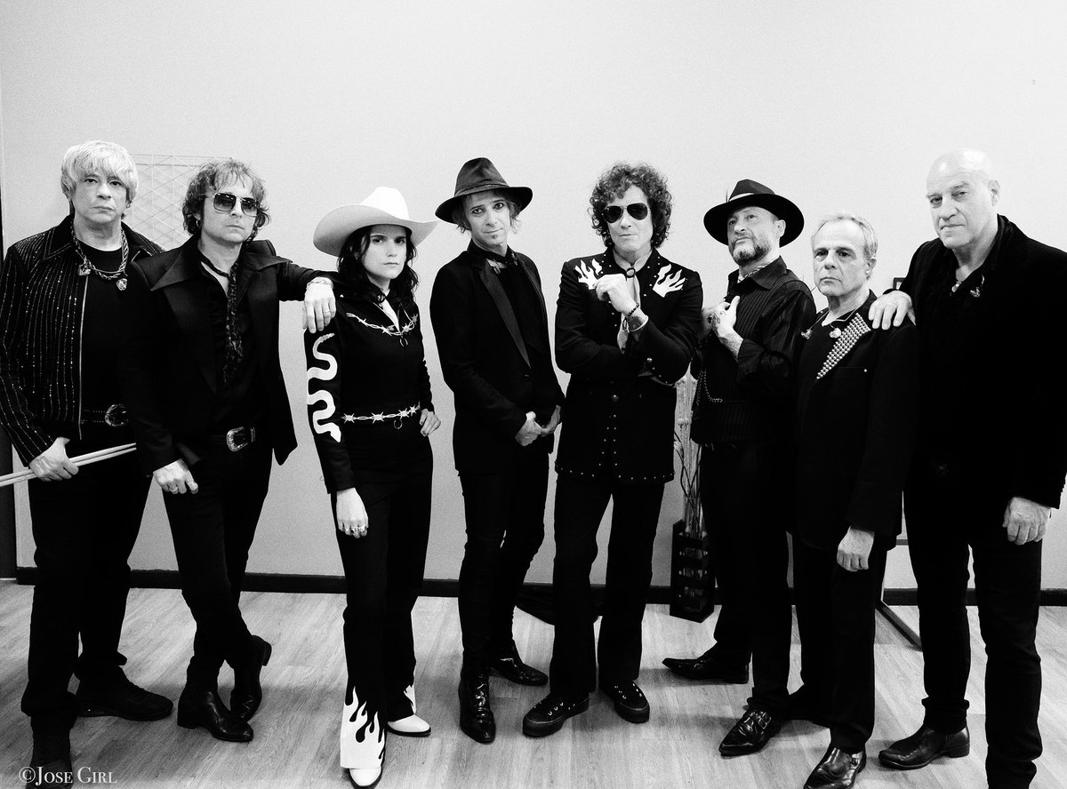 Unos santos no tan santos .@LosSantos_LSI @bunburyoficial y Erin Memento 

#ShowsÚnicos2023

#LosSantosInocentes #RamonGacias #RobertCastellanos
#ErinMemento #AlvaroSuite #JorgeRebenaque #QuinoBejar #JordiMena #EnriqueBunbury