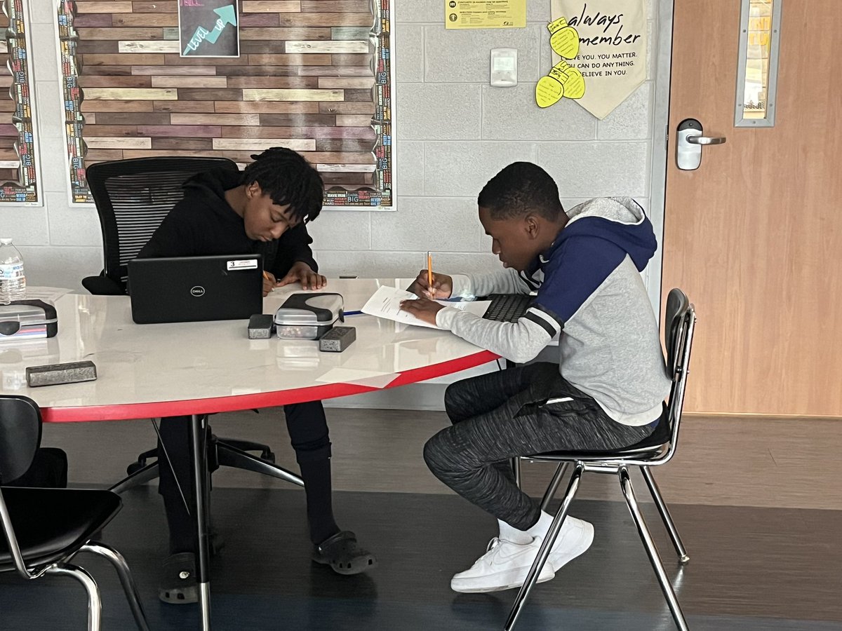 KarinKeener's tweet image. Shrinks Dinks claims the picture you draw will shrink by 1/3.  Tomorrow my students will be able to tell you for sure :). #LMSLevelUp