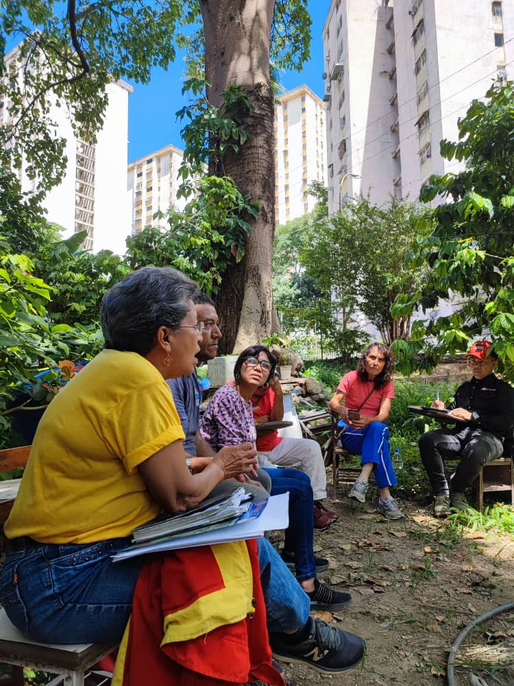 Un pueblo es auténtico cuando se toma a sí mismo, a su historia y a su cultura como inspiración y fuente de sus apuestas vitales.

La nueva época exige la capacidad de pensar las bases de otras formas de saber y otros horizontes, para hacer posible un mundo otro.