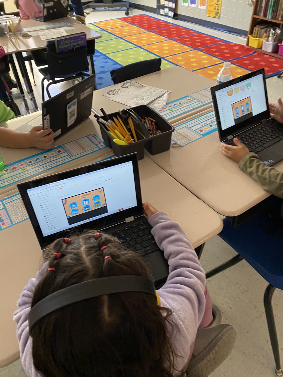 MsGroover2's tweet image. Loving all the CS at @GuilfordEle this month! Kinder made patterns & programmed bluebot to go to the next part, popped into 1st grade where they used the @csforlcps choice boards, 1st also traveled the world with @TerrapinBots, & I saw 2nd using @Ozobot to combine math & phonics