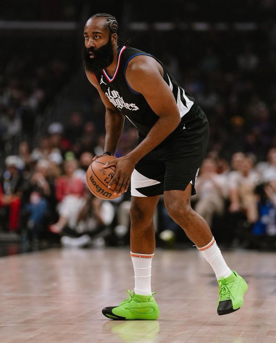 James Harden tonight: 35 Points 9 Assists 3 Rebounds 12/16 FGM 8/11 3PM Masterclass.