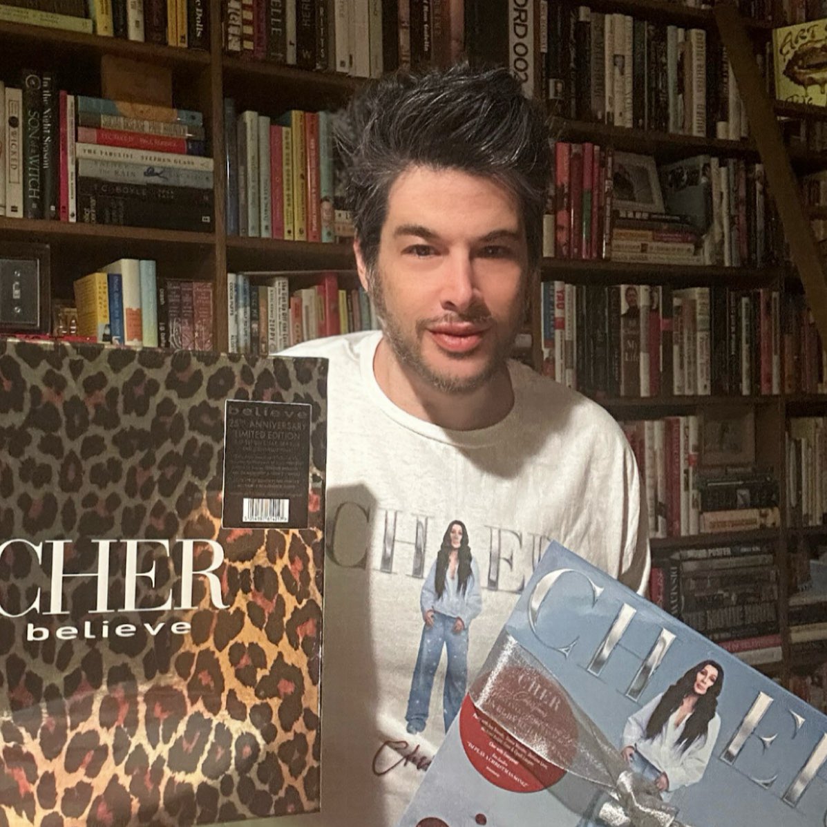 “Cher”ing is caring! 🎤🎵 Thank you, <a href="/warnerrecords/">Warner Records</a>, for making it a very Chery Christmas. <a href="/cher/">Cher</a>  #JoshSabarra #WarnerRecords #Cher #DJPlayAChristmasSong #Christmas #holiday #music
