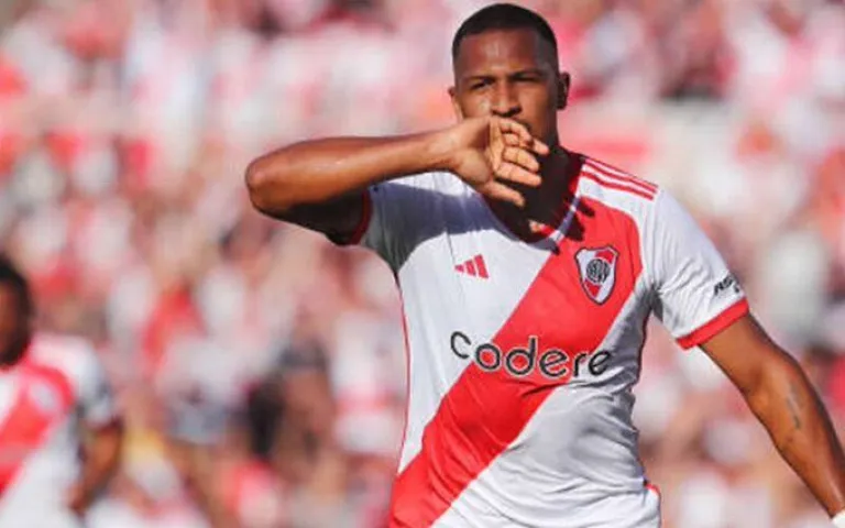 📌Condiciones de River para la salida de Salomón Rondón:

➡️Que un club lo compre
➡️Que el jugador pague su salida

No interesa dejarlo libre

Opción hoy:

➡️Grupo Pachuca ofrecería $ 1M para cederlo a Real Oviedo (2da España)

Grupo Pachuca controla los equipos:
- Everton en