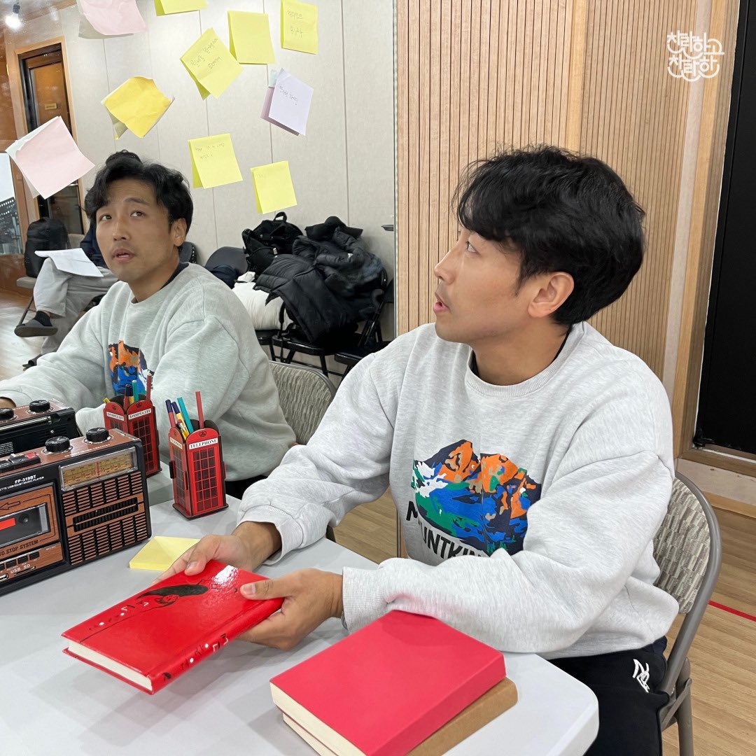 ramstage2023's tweet image. #연극 #찬란하고찬란한
“지금은요? 지금은 어디 있습니까?” 📝

연습실 스케치 사진 공개📷

2024.1.19(금) ~ 3.31(일)
JS아트홀