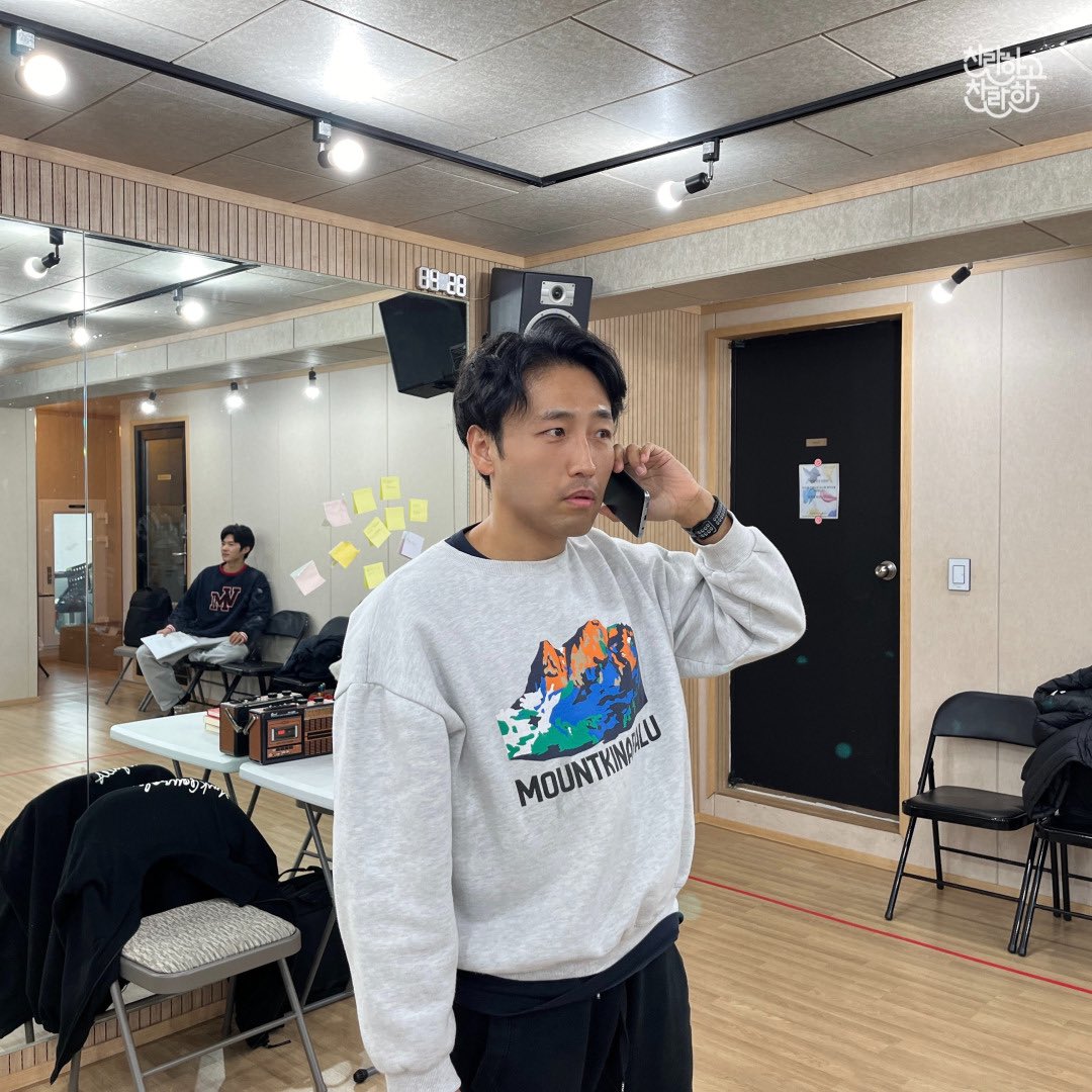 ramstage2023's tweet image. #연극 #찬란하고찬란한
“지금은요? 지금은 어디 있습니까?” 📝

연습실 스케치 사진 공개📷

2024.1.19(금) ~ 3.31(일)
JS아트홀