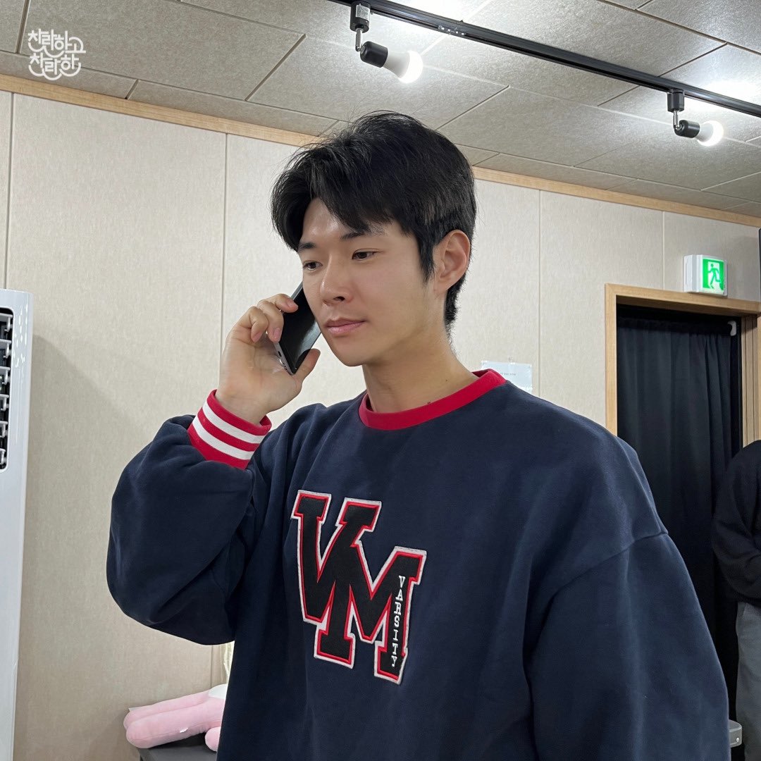 ramstage2023's tweet image. #연극 #찬란하고찬란한
“지금은요? 지금은 어디 있습니까?” 📝

연습실 스케치 사진 공개📷

2024.1.19(금) ~ 3.31(일)
JS아트홀