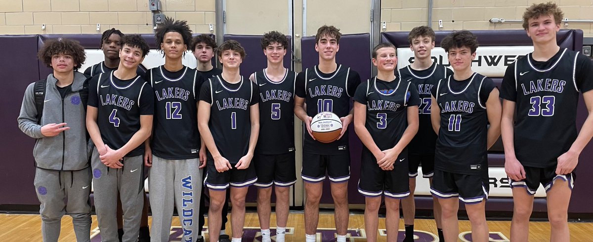Laker Nation!  Show some love to our newest 1000 pt scorer, Liam Farniok.   36 tonight puts him over the milestone for his unfinished career.  Huge individual accomplishment.  We’re all glad to witness and be a part of it.  

#buckets