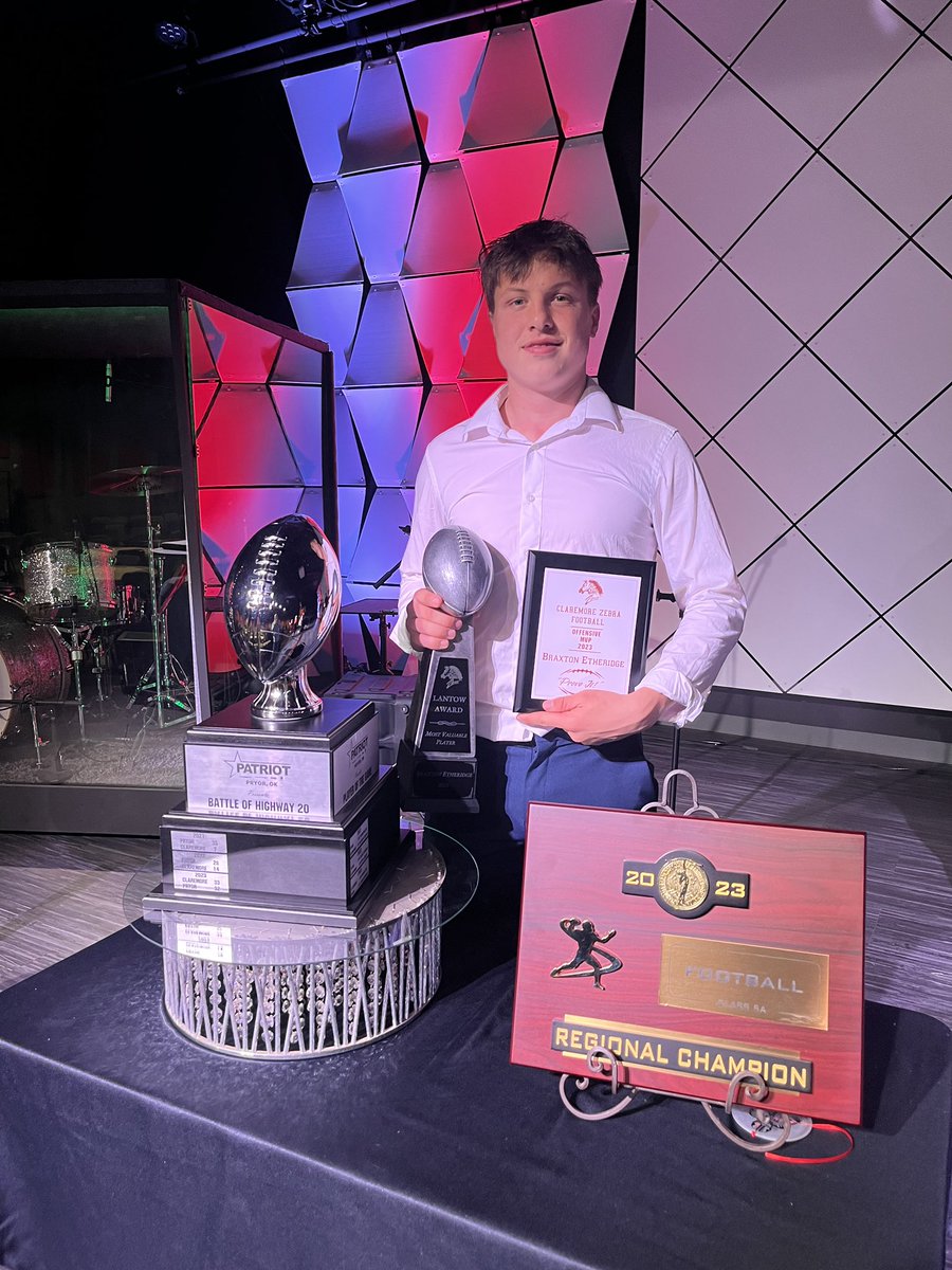 Had our banquet the other night. Got the offensive mvp and team mvp. We were also regional champs. I was named all district offensive player of the year. Incredible year thankful for it all. Going to miss this team! <a href="/PrepRedzoneOK/">Prep Redzone Oklahoma</a> @NE_Ok_HS_Sports