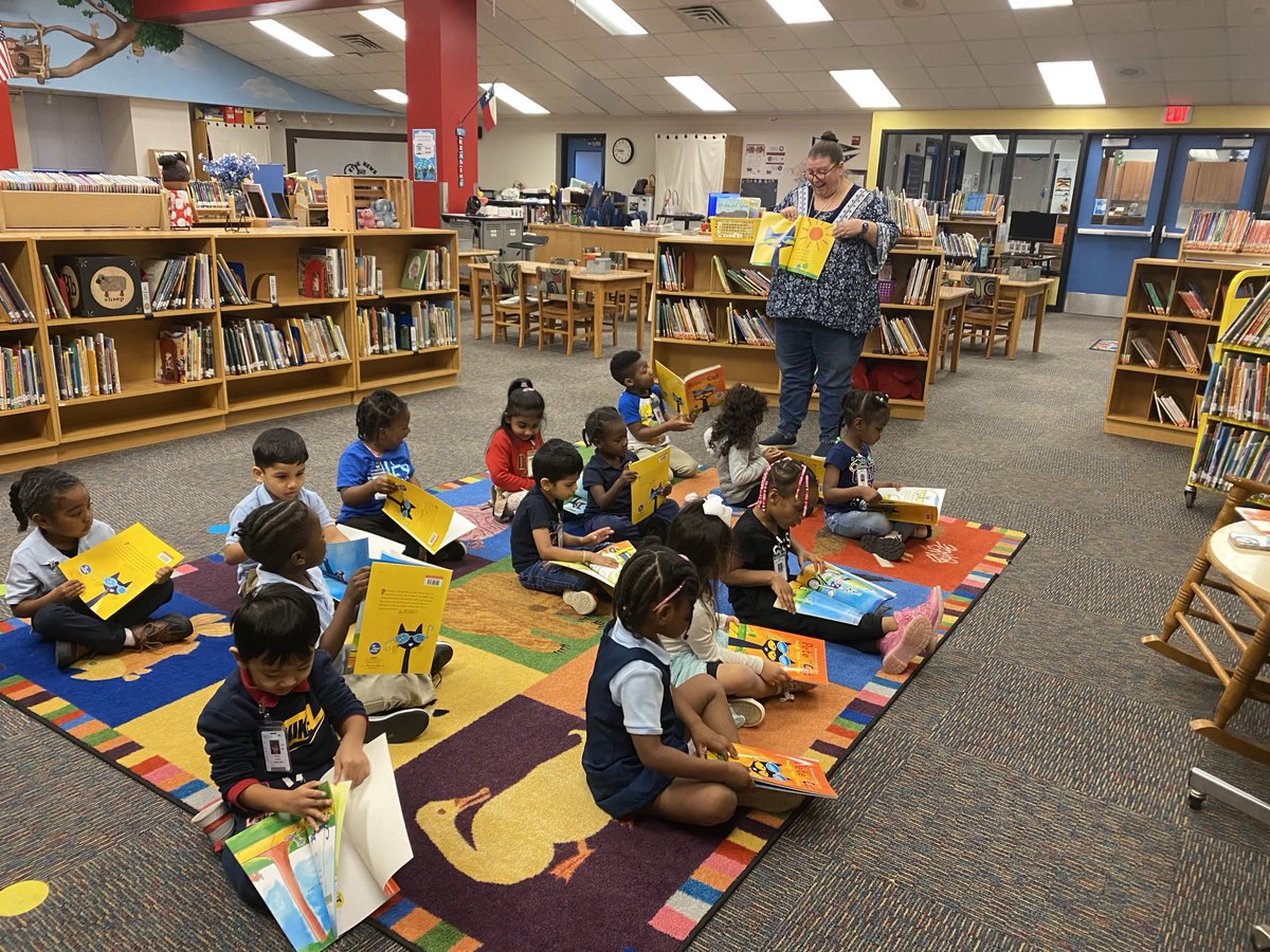 Thomas Haley (@thaleyeslibrary) on Twitter photo PK Horned Frogs ❤️ their new books and practiced carefully turning the pages too. <a href="/HaleyHornFrogs/">Thomas Haley ES</a> <a href="/IrvingLibraries/">IISD Libraries</a> PK Horned Frogs ❤️ their new books and practiced carefully turning the pages too. <a href="/HaleyHornFrogs/">Thomas Haley ES</a> <a href="/IrvingLibraries/">IISD Libraries</a>