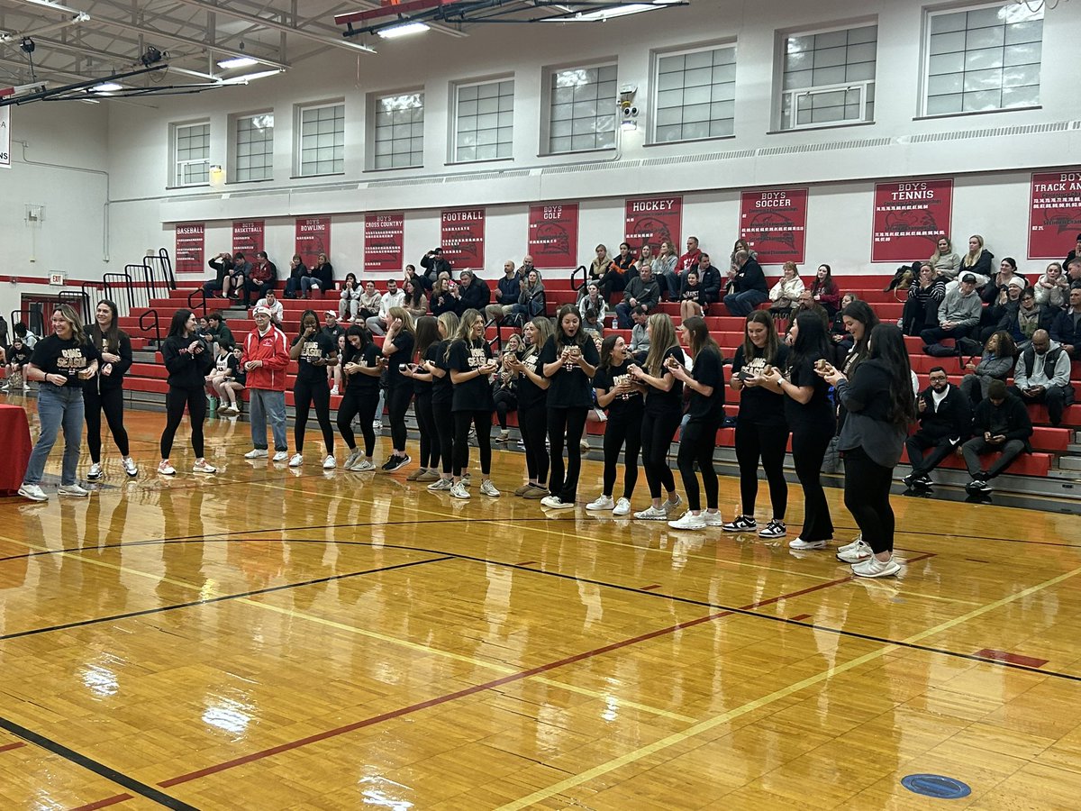 🥎 Marist Softball 🥎 (@redhawksb) on Twitter photo 🤩🤩🤩 RING SEASON 🤩🤩🤩
The grand finale of the 2023 championship tour ended with really BIG rings!! <a href="/MaristChicago/">Marist HS Chicago</a> <a href="/HonorGloryFame/">Marist HS Athletics</a> 🤩🤩🤩 RING SEASON 🤩🤩🤩
The grand finale of the 2023 championship tour ended with really BIG rings!! <a href="/MaristChicago/">Marist HS Chicago</a> <a href="/HonorGloryFame/">Marist HS Athletics</a>
