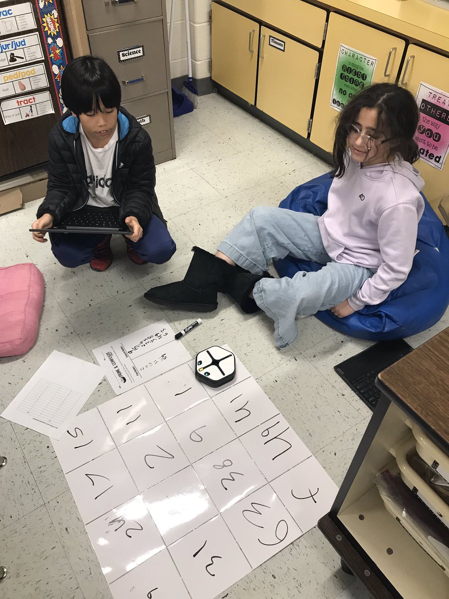 MEATRT's tweet image. Computer science education week continues at Algonkian this week too! Mrs. McCartney’s 5th graders code Root robots to find prime and composite numbers. @ALG_LCPS @csforlcps