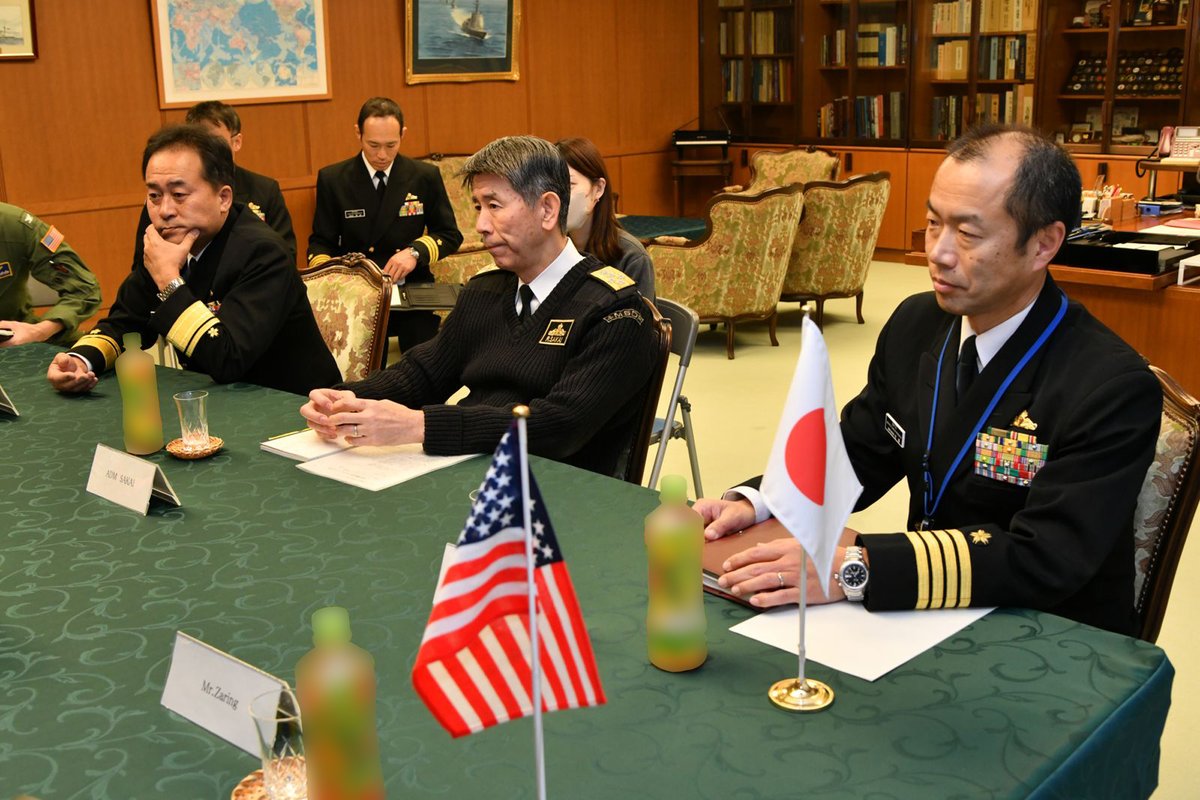19 Dec, ADM Sakai, Chief of Staff, #JMSDF received a visit from ADM Paparo, Commander, #USPacificFleet. Following the SeaPower Symposium at 🇦🇺, they agreed to enhance Navy-to-Navy cooperation. Our partnership is the cornerstone of #JapanUSAlliance and regional stability! 🇺🇸🇯🇵