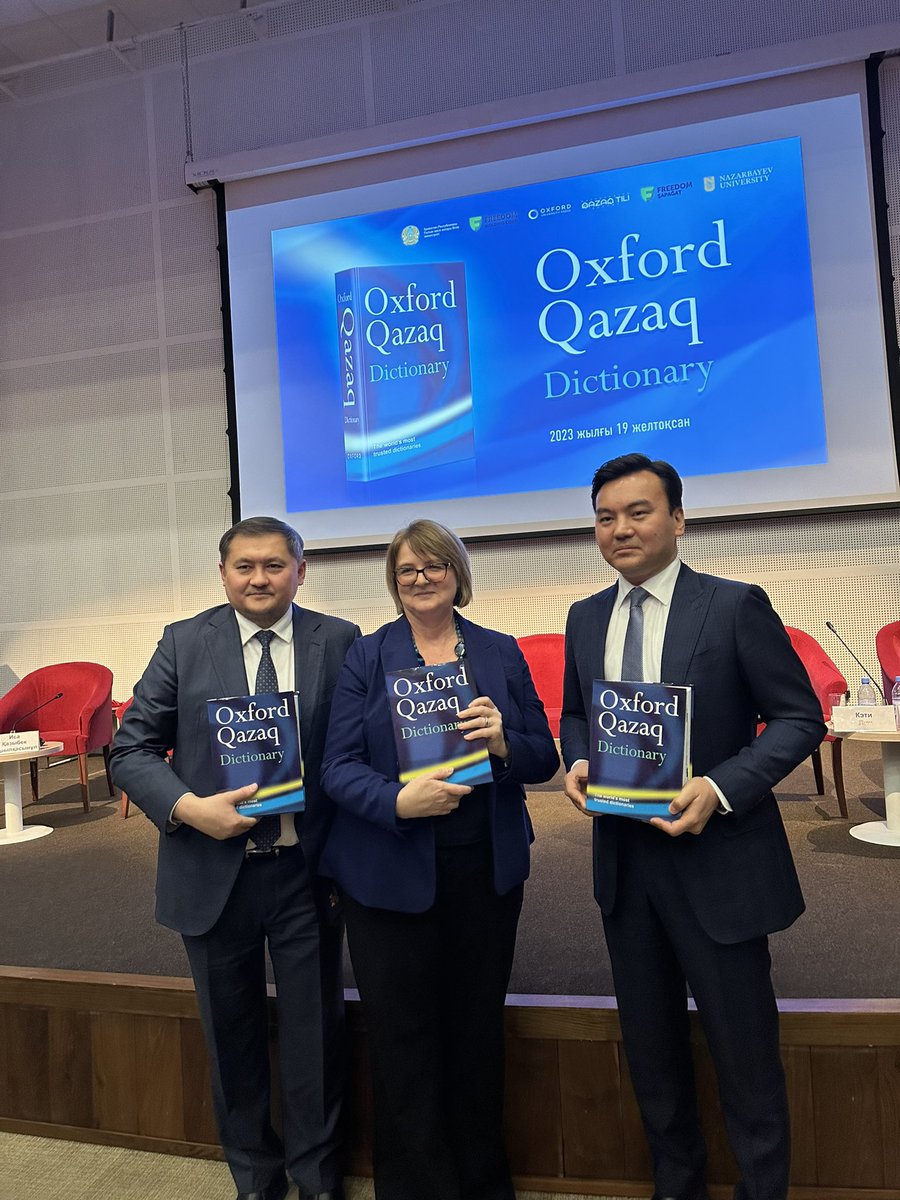 Exciting day in Astana as the first Oxford Qazaq Dictionary was unveiled! 📚 With 60k+ words and 1300 pages, it's a collaboration with Oxford University Press and a 4-year effort by 50+ linguists. 1/2