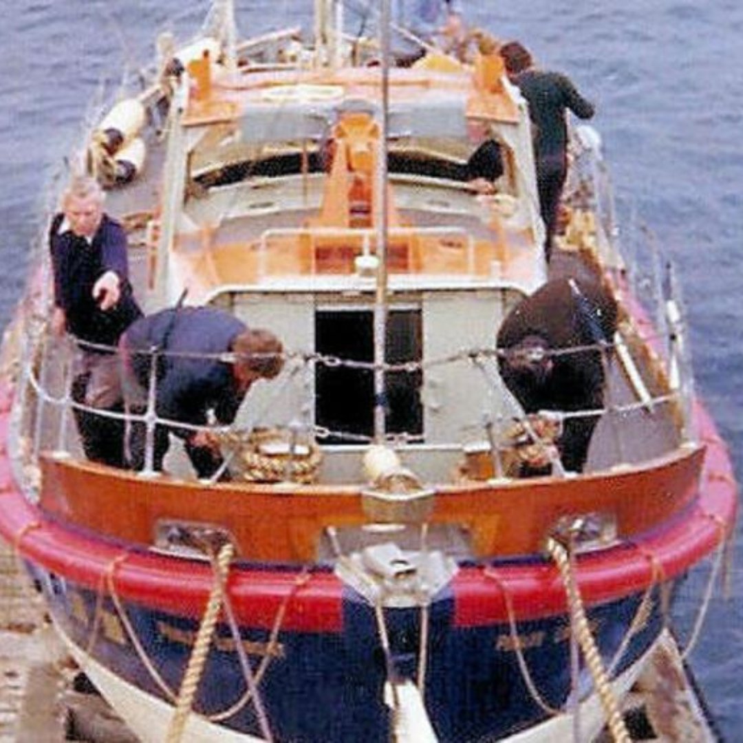 #OTD 42 years ago, eight brave @penleelifeboat crew members launched in treacherous conditions to help the Union Star, a stricken coaster being swept towards Cornwall. Tragically, the heroic volunteers would not return home and 16 people lost their lives. #RNLIHistory