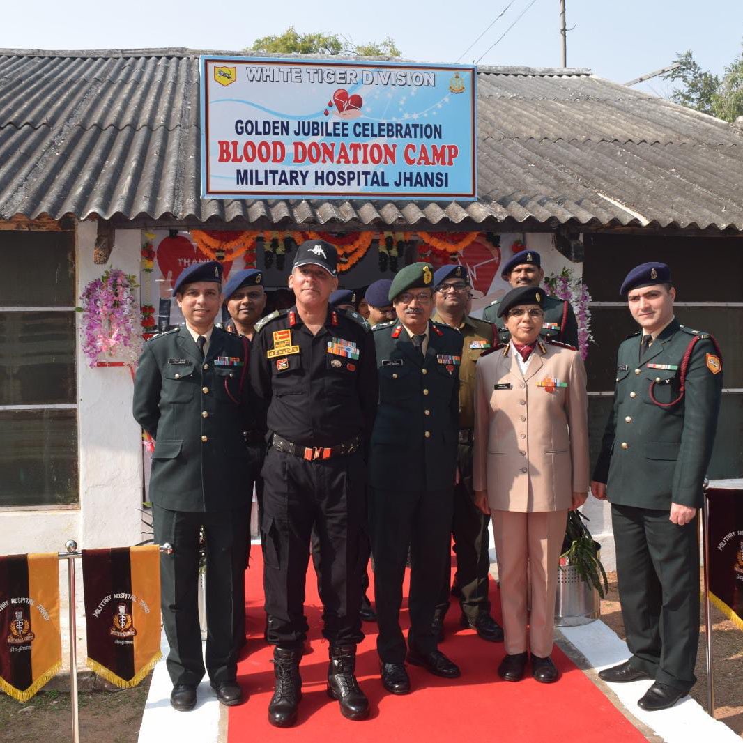 “रक्त दान महा दान”
#AgnipathScheme 
To mark 50 Glorious years of #WhiteTigerDivision, a #BloodDonation camp to spread goodwill & contribute positively towards #NationBuilding organised by MH #Jhansi in collaboration with MLB Medical college. The initiative contributed 105 units