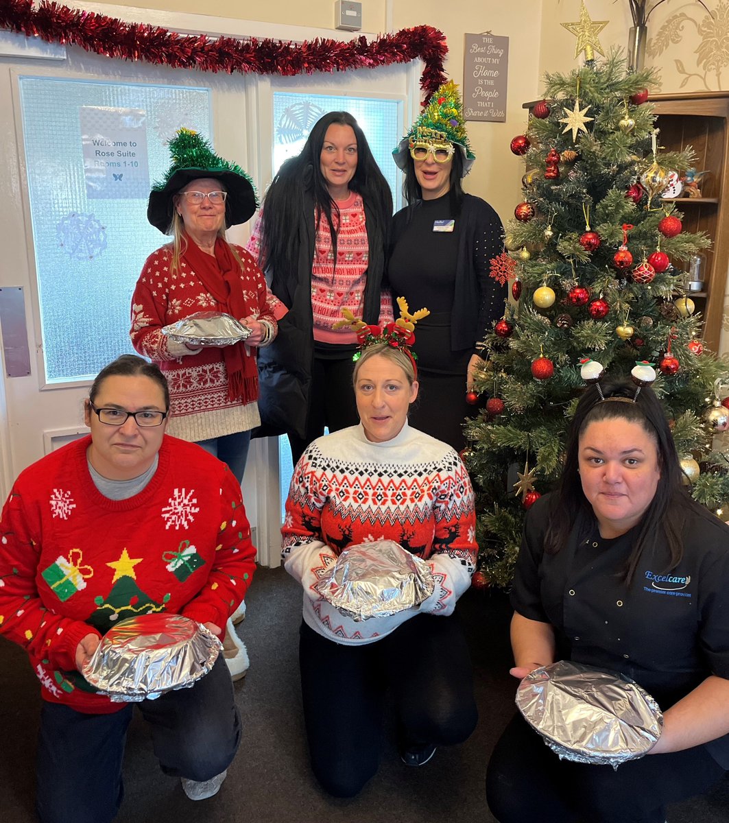 Lizzie Edgar, manager of the @excelcareuk Rheola Care Home and the @excelcareuk Fitzwilliam House Care Home in Cambridge has initiated a Christmas Dinner Delivery service for those spending Christmas alone in the Cottenham area carehomecatering.co.uk/story.php?s=20…