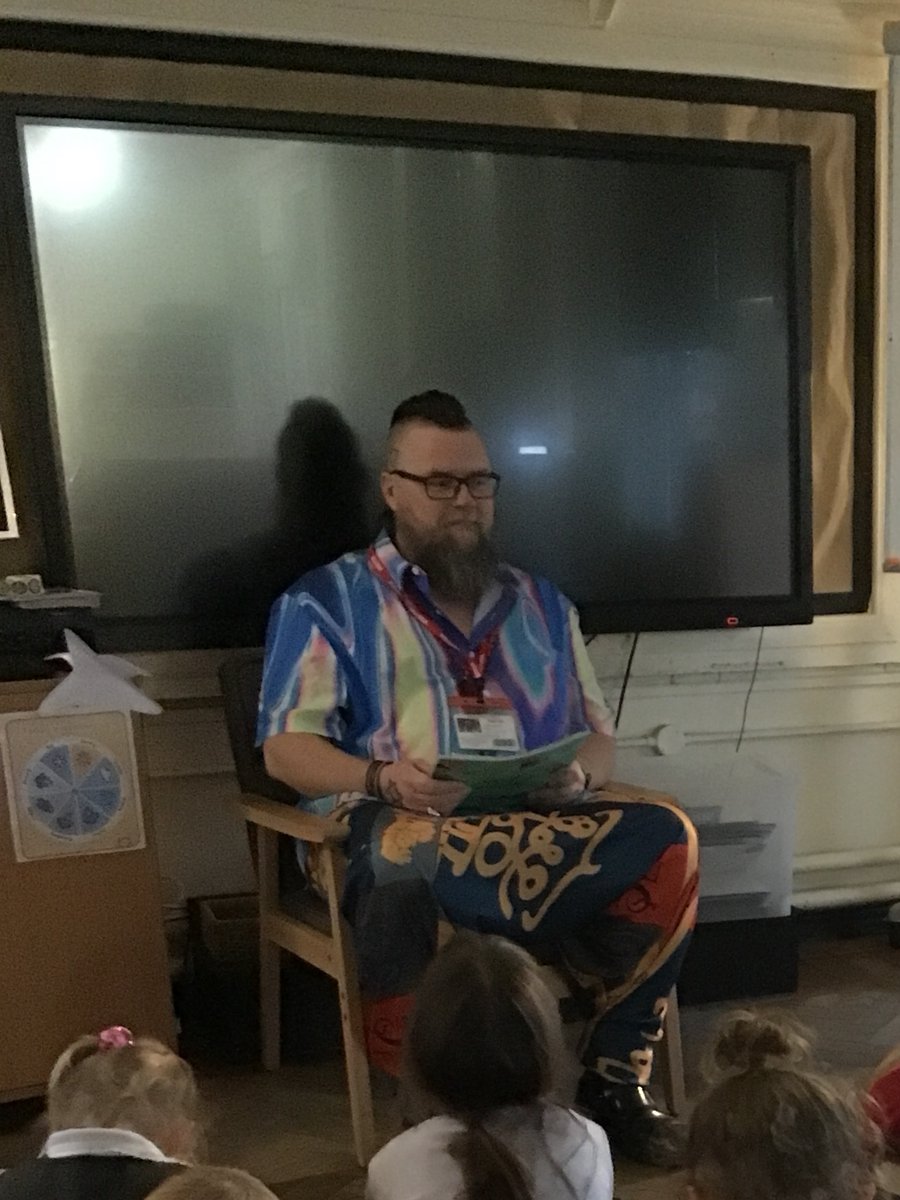 EastwayPrimary's tweet image. Our last secret reader of 2023. We loved the story by Julia Donaldson ‘The smartest giant’ #secretreader #parentpartnership