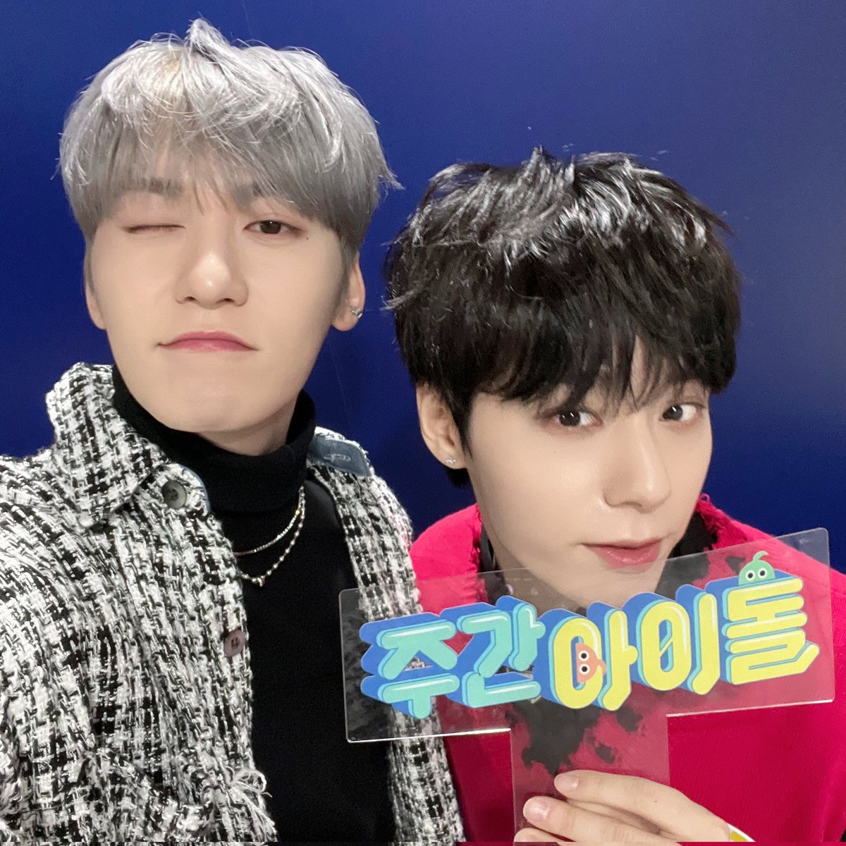 📸 19.12.23 || Weekly Idol

Selfie do Hwanwoong  com o Keonhee para lembrar que eles estarão no programa do Weekly Idol dessa quarta 🔥

<a href="/KeonheeBR/">KEONHEE BRASIL ☁</a>
#ONEUS #HWANWOONG #원어스 #환웅 <a href="/official_ONEUS/">ONEUS</a> #Keonhee