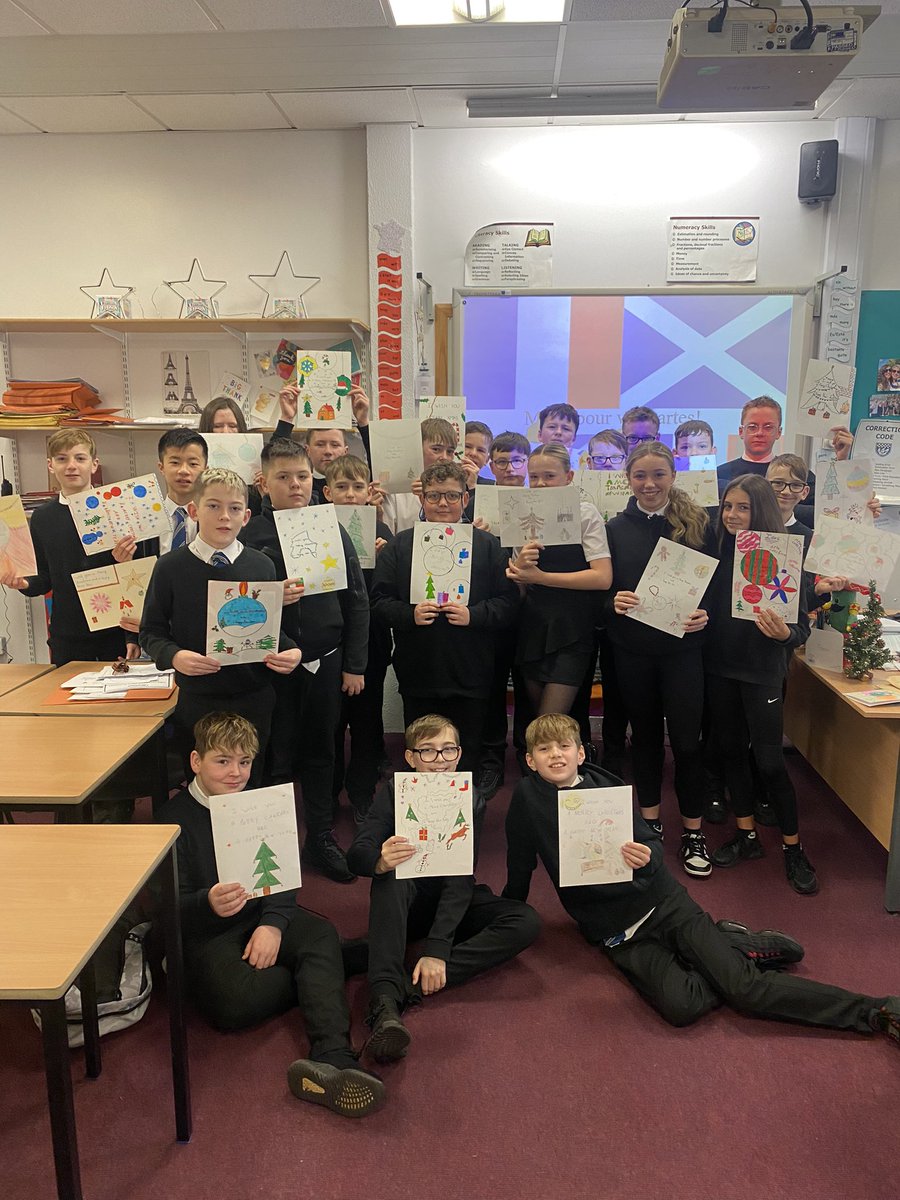 RhsModlangs's tweet image. Our S1 classes were delighted to get their Xmas cards from our partner school in Tarnos, south west France! Joyeux Noël @CTarnos
