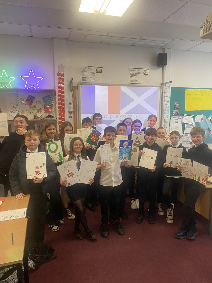 RhsModlangs's tweet image. Our S1 classes were delighted to get their Xmas cards from our partner school in Tarnos, south west France! Joyeux Noël @CTarnos