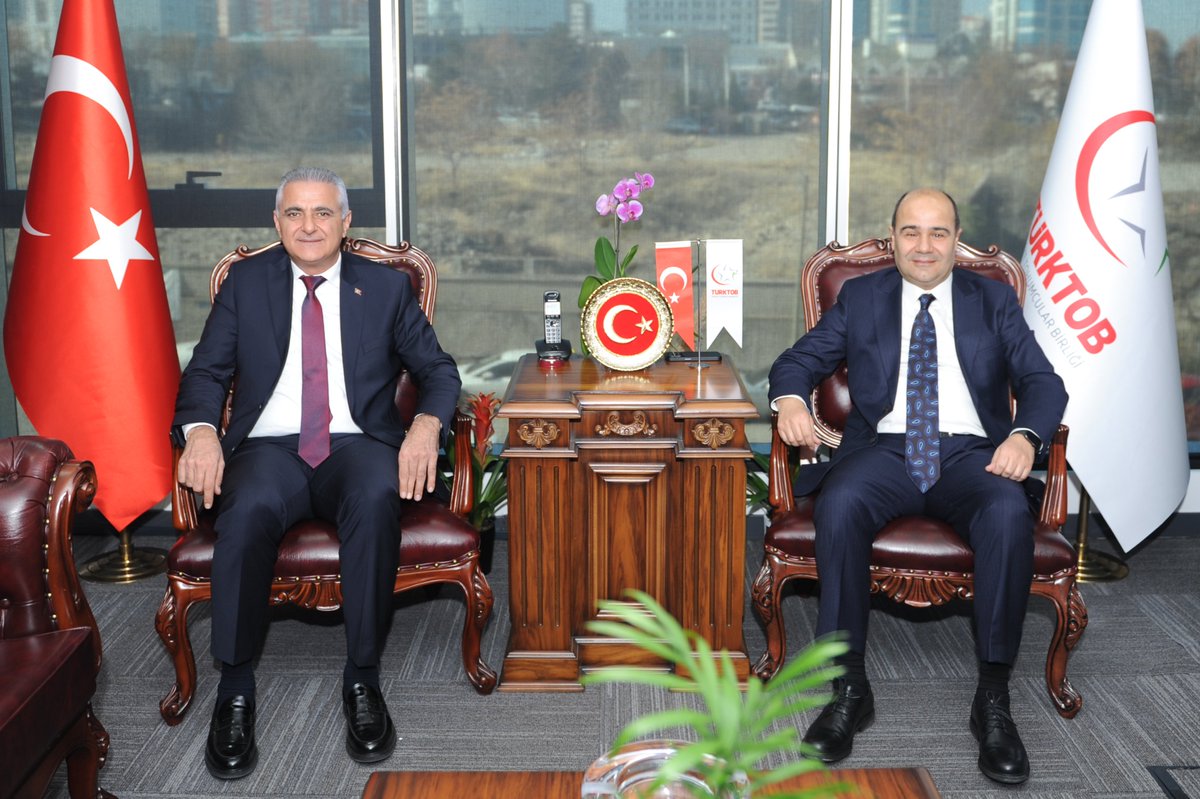 TARMAKBİR ÖNCEKİ DÖNEM BAŞKANI ÖNAL TÜRKTOB BAŞKANI GÜLER'İ ZİYARET ETTİ

Türk Tarım Alet ve Makineleri İmalatçıları Birliği (TARMAKBİR) önceki dönem Yönetim Kurulu Başkanı Şenol Önal, Türkiye Tohumcular Birliği (TÜRKTOB) Yönetim Kurulu Başkanı Hacı Ömer Güler'i ziyaret etti.