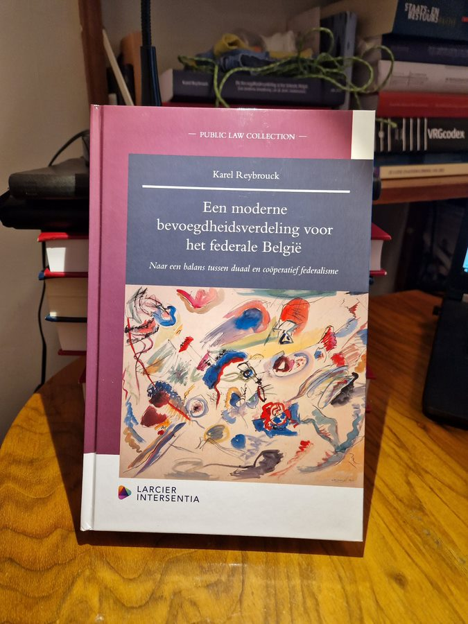 Woop woop 🥳 Thrilled to share that my PhD thesis, titled "A modern division of powers for federal Belgium", has been officially published 🌟🎓

A big thank you to everyone who has been a part of this academic adventure!

<a href="/KU_LeuvenLCPL/">Leuven Centre for Public Law</a> <a href="/Intersentia/">Intersentia</a>

larcier-intersentia.com/nl/moderne-bev…
