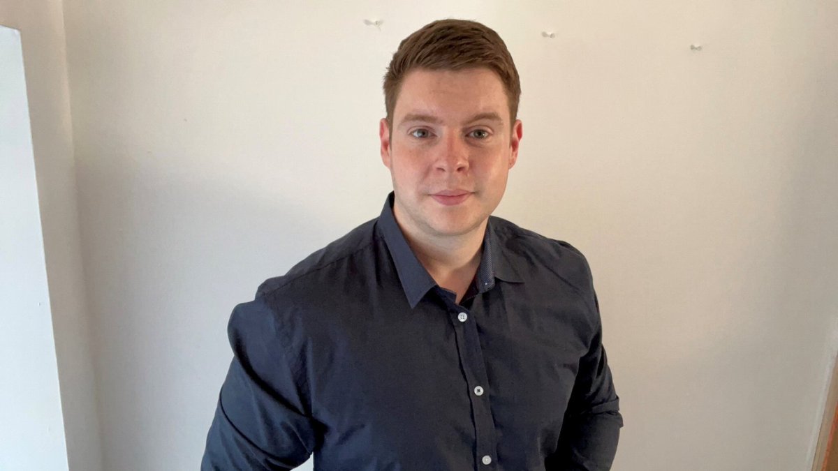 Louis is a Technical Sales Executive at WDA Machine Knives and is studying our Professional Practice in Management degree apprenticeship. 'The apprenticeship has opened doors for me and enhanced my career prospects'. Read his story 👉 bit.ly/3Tl4lQA