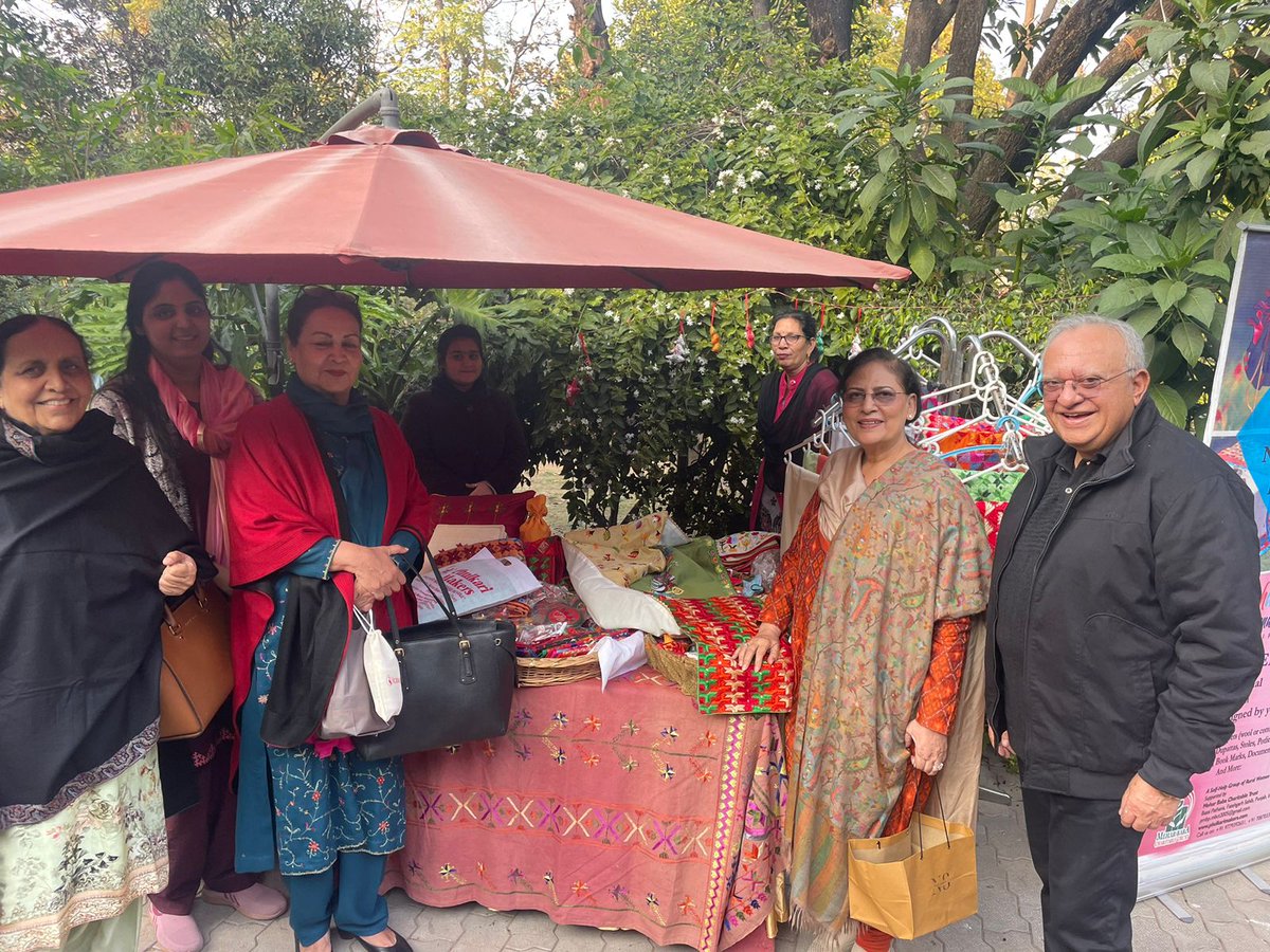 MBCT_Trust's tweet image. Phulkari Makers (PMBP) participated in ECO COMMUNE FAIR “UNIFAWE INITIATIVE” held at Tej Farms. PMBP’s stall presenting a wide selection of festive season especially Xmas Decorations and gifting products, painstakingly crafted by the Rural Women Artisans from Bassi Pathana #PMBP