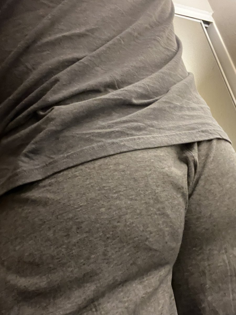 laocfun's tweet photo. New #sweatpants , what do you think? #freeballing #greysweatpants #sweatpantsweather https://t.co/9PI5oYbwbA