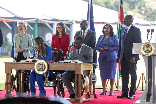 Kenya-EU trade agreement to increase export volume.
Following the signing of a trade agreement with the European Union, Kenya expects to increase its export volume and increase producer income.
#MainaAndKingangi
#KrisiNaComfortHomes
#ExposedKenyaGenocide
Rwanda