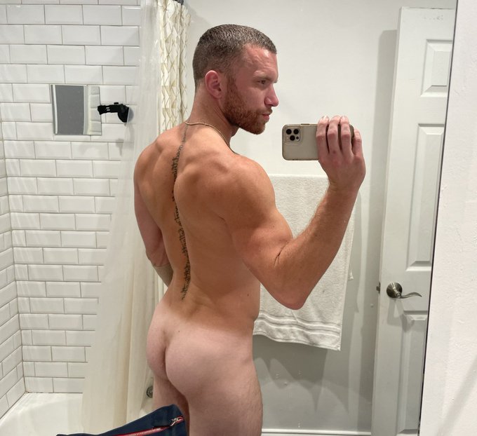 It&rsquo;s been awhile since I&rsquo;ve posted. Missed me? 😈 https://t.co/uimyU4tB6l