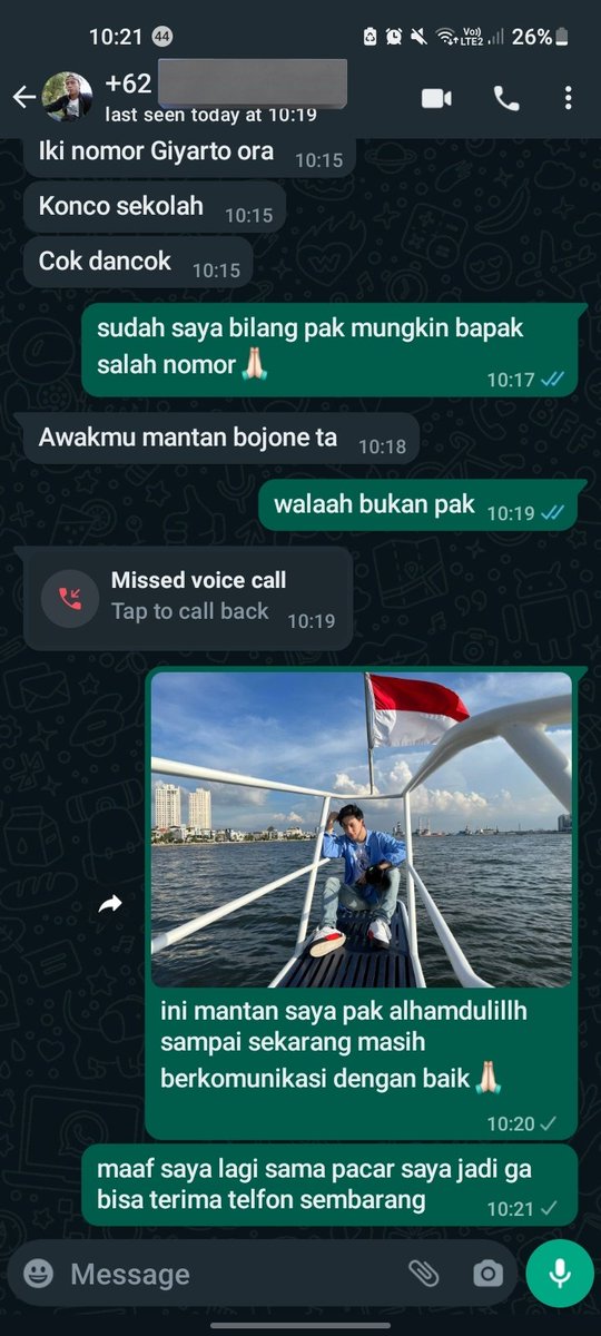 ini tdi pagi2 dia nelpon gw, trs gw ga angkat pas gw tanya dia malah chat "aku kangeeen kamu" 
"kapan kita kencan?" 
"kangeen" 

ga tau ssi gw pen share aja kituu