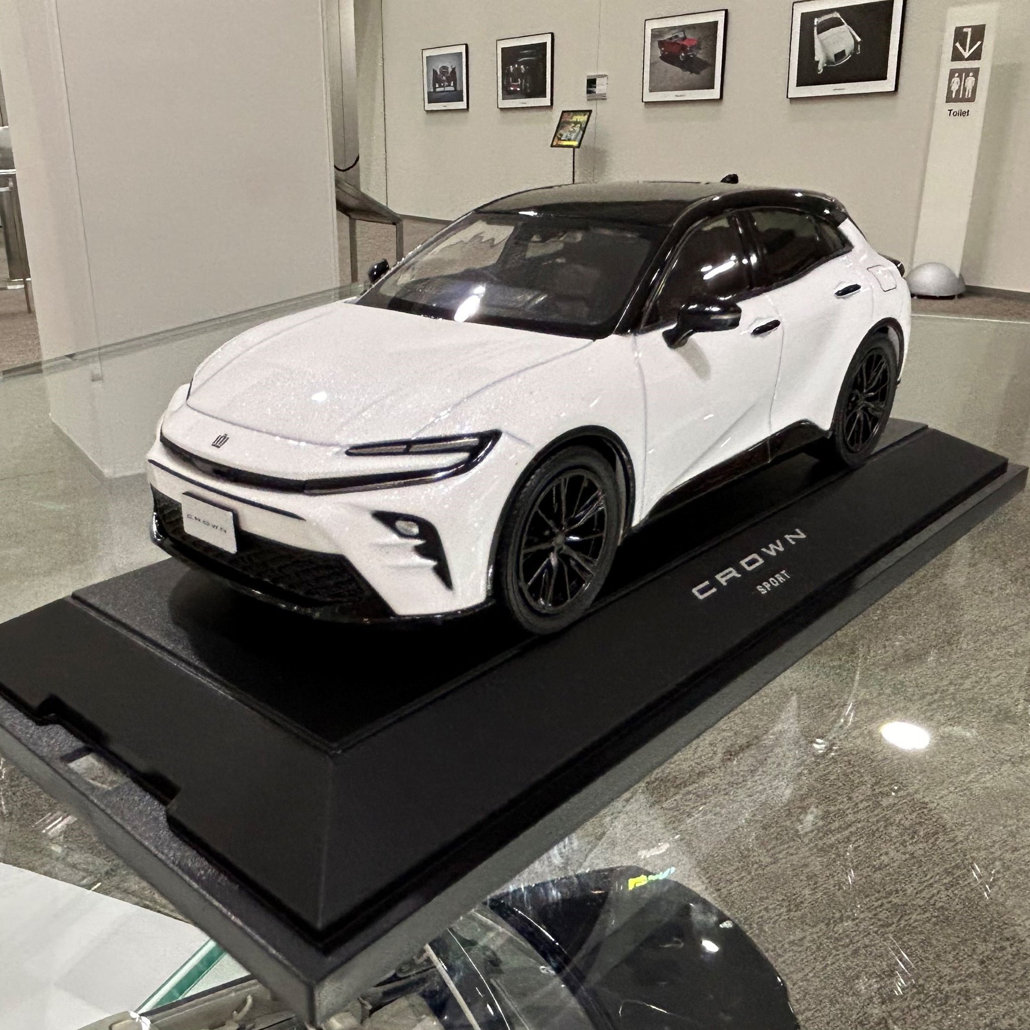 トヨタ ミニカー クラウンスポーツ カラーサンプル ブラック