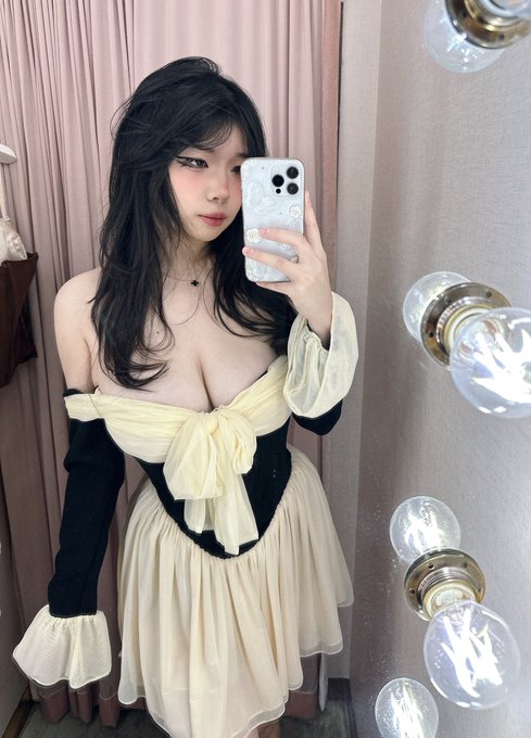 new dress :3 https://t.co/vEnkQIs0LV