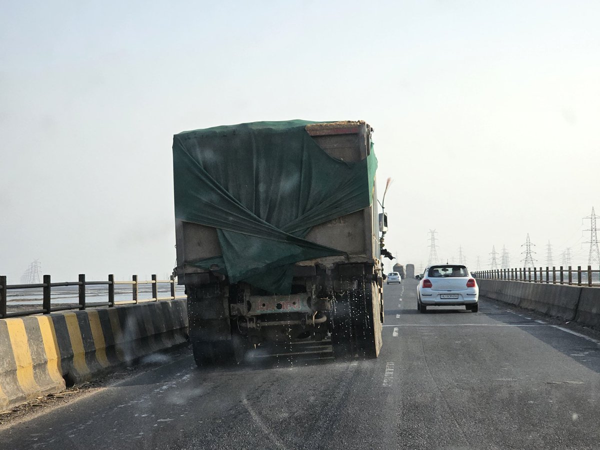 dhairyagajara's tweet image. #Gujarat का एक मात्र जिला #Kutch जहां हजारों Trucks बिना नंबर प्लेट घूमते हुए देखने मिलेंगे 

Thanks to @BhujRto &amp;amp; ARTO East Kutch

 बस आप पर भरोशा हैं की आप संज्ञान लेंगे @rmanjhu @sanghaviharsh