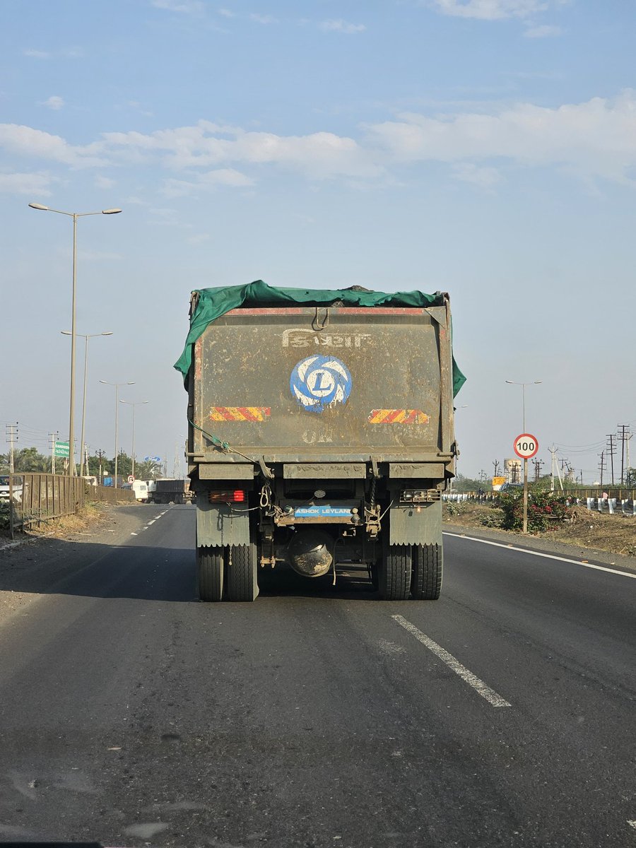 dhairyagajara's tweet image. #Gujarat का एक मात्र जिला #Kutch जहां हजारों Trucks बिना नंबर प्लेट घूमते हुए देखने मिलेंगे 

Thanks to @BhujRto &amp;amp; ARTO East Kutch

 बस आप पर भरोशा हैं की आप संज्ञान लेंगे @rmanjhu @sanghaviharsh