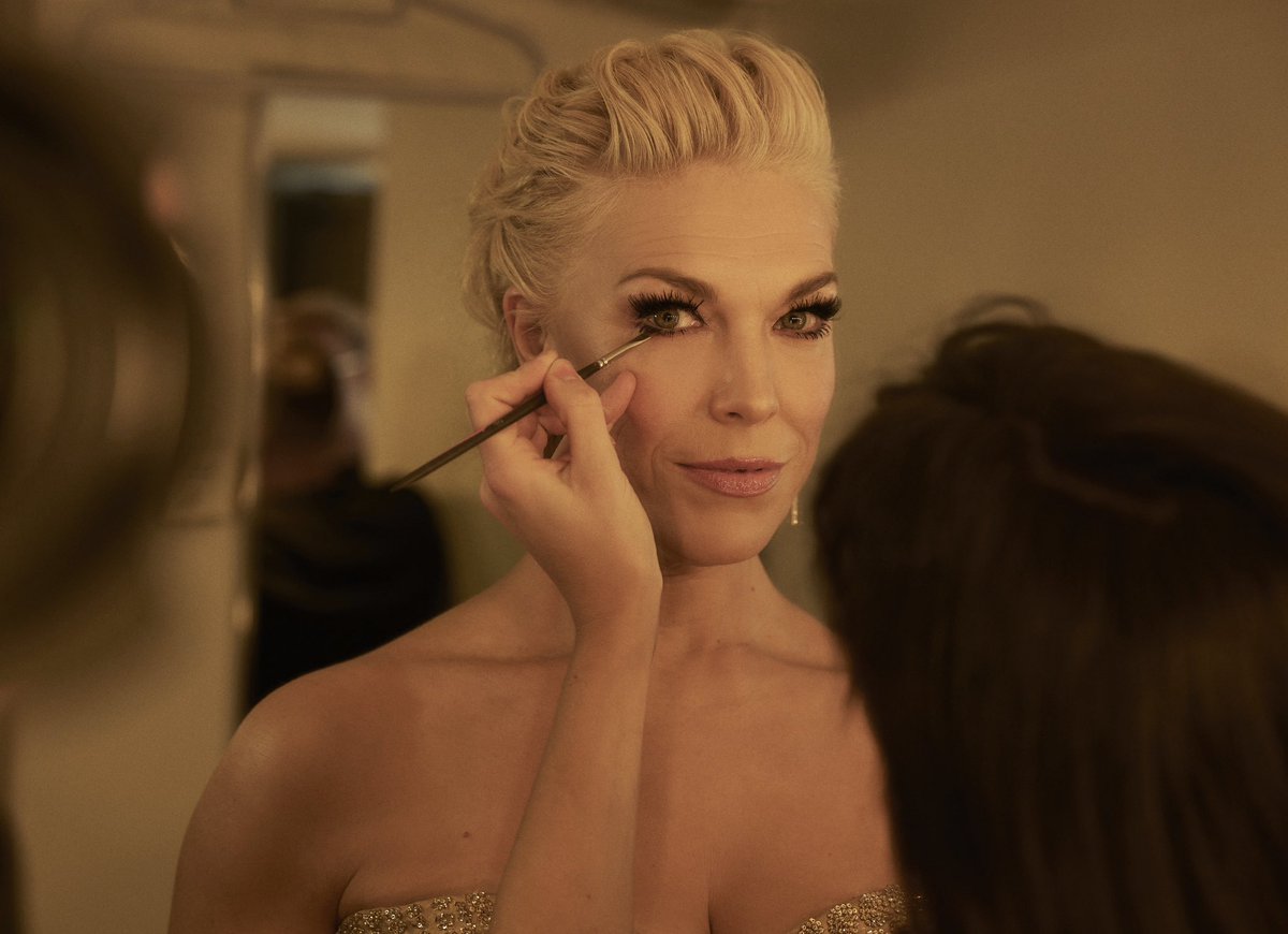 josephsinclair's tweet image. The divine @hanwaddingham photographed by me backstage at The Royal Variety Performance 👑💖❤️
Styling @JamesYardley