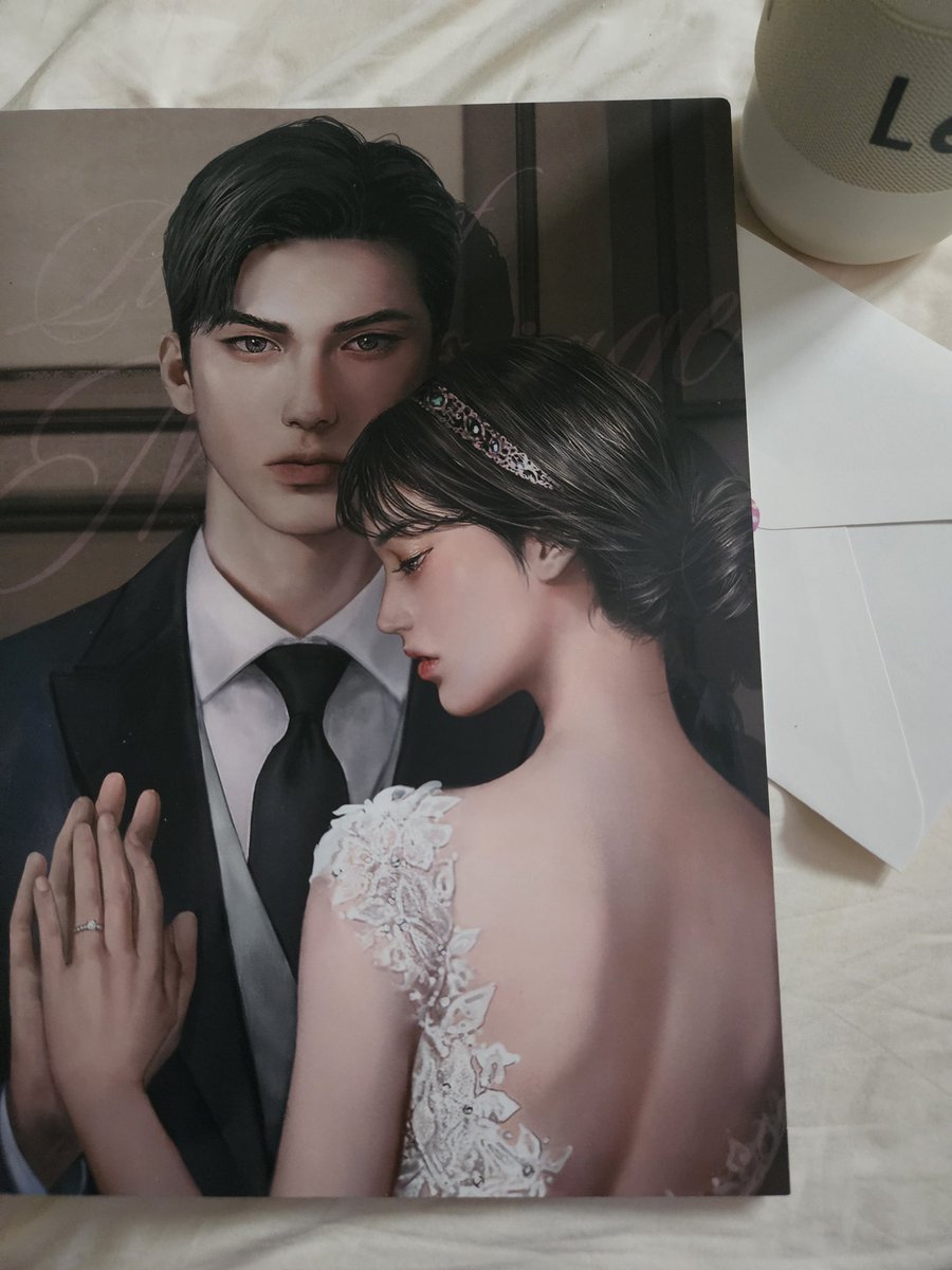 나유진 작가님<결혼서약>작업했습니다.
굿즈까지 보내주셨어요!
<결혼서약>은 네이버시리즈에서 볼 수 있습니다.