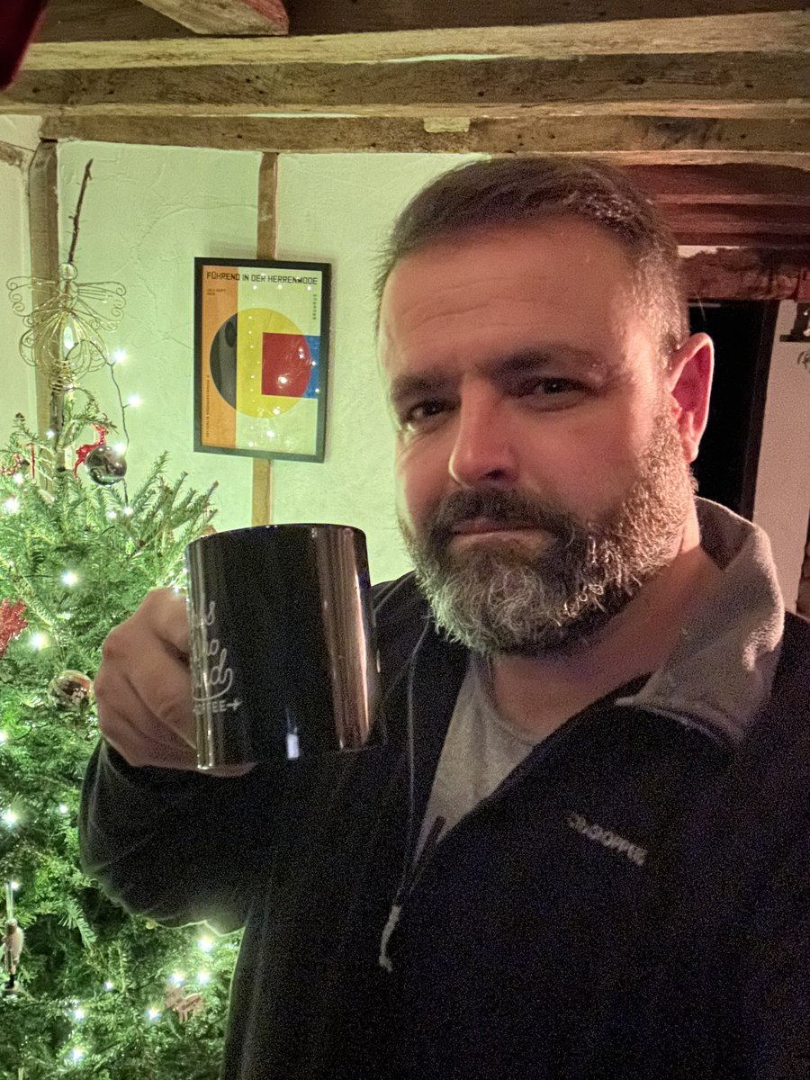 Morning humans. Even I am lacking the ability to insert some motivational words here, after a couple of hours sleep. Balls to Tuesday...